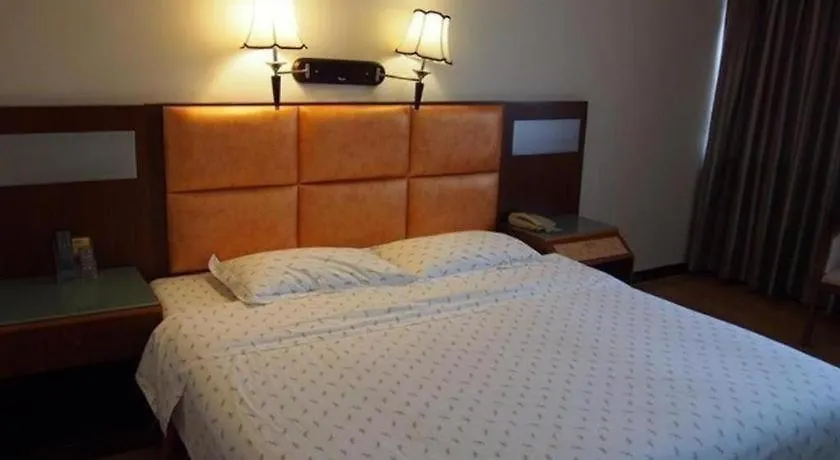Hotel Jtour Inn Zhuhai Xiangzhou Mingzhu Light Rail Station